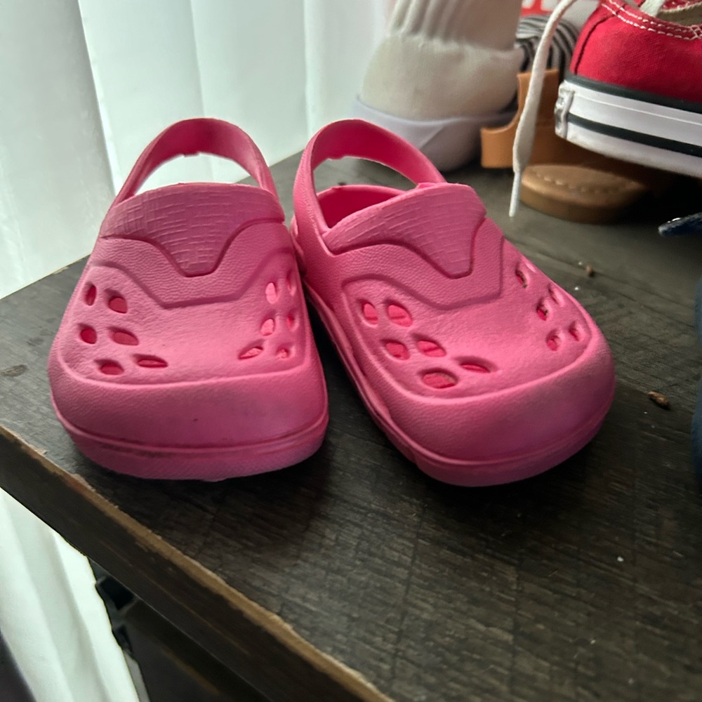 Crocs, size 3c, pink